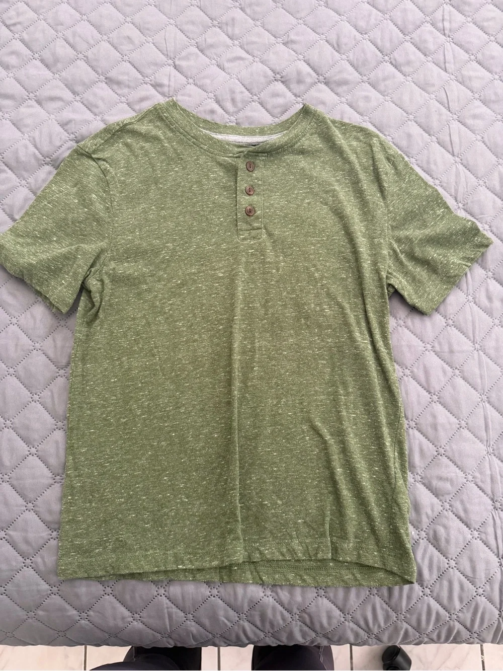 Men's Short-Sleeve Henley Shirt in Heather Olive Green